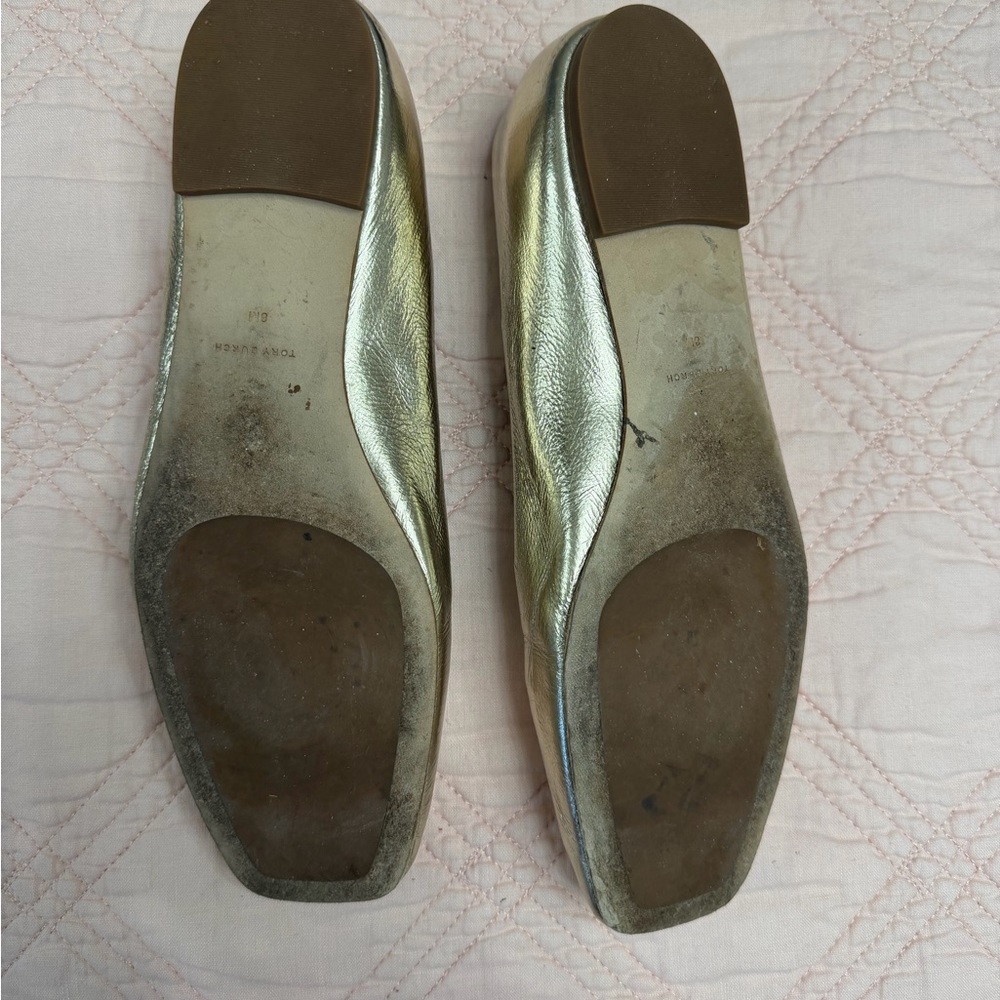 Tory Burch Women's Gold Flats 8 - Picture 3 of 3